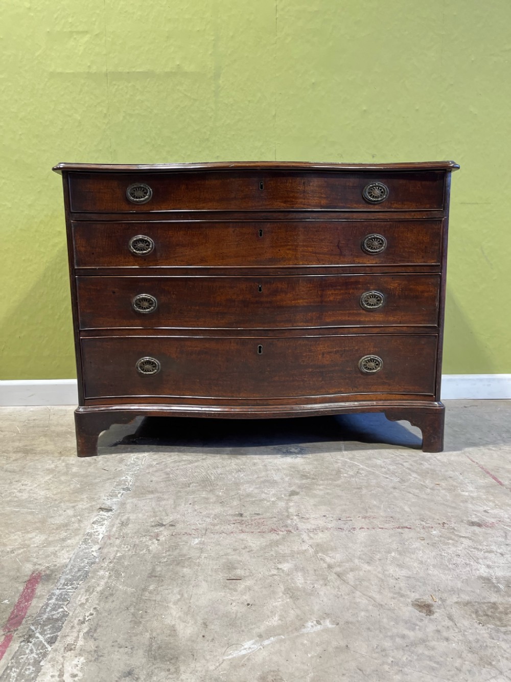 18th century serpentine fronted mahogany dressing chest